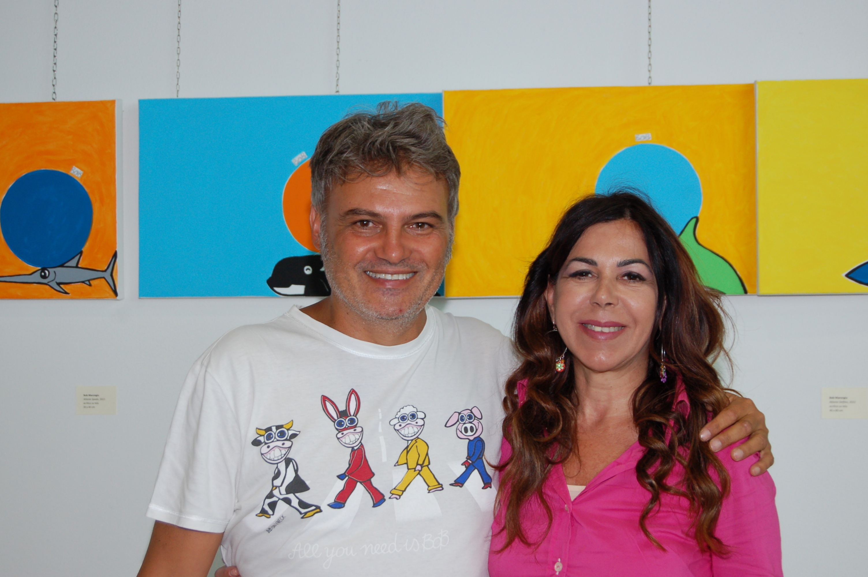 L'assessora Maria Dolores Picciau con l'artista Bob Marongiu