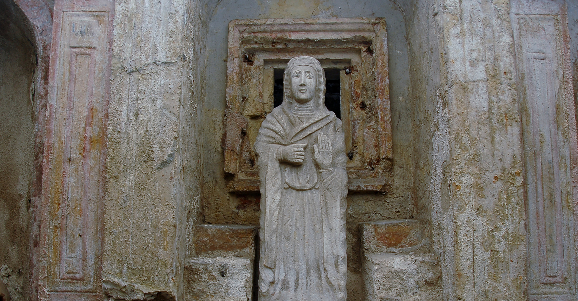 Statua di Santa Restituta nella cripta