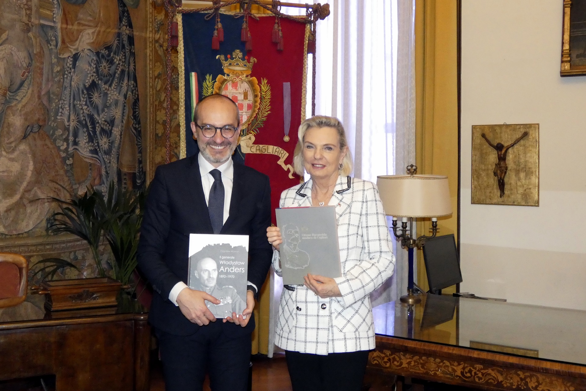 Il sindaco Truzzu con l'ambasciatore della Polonia