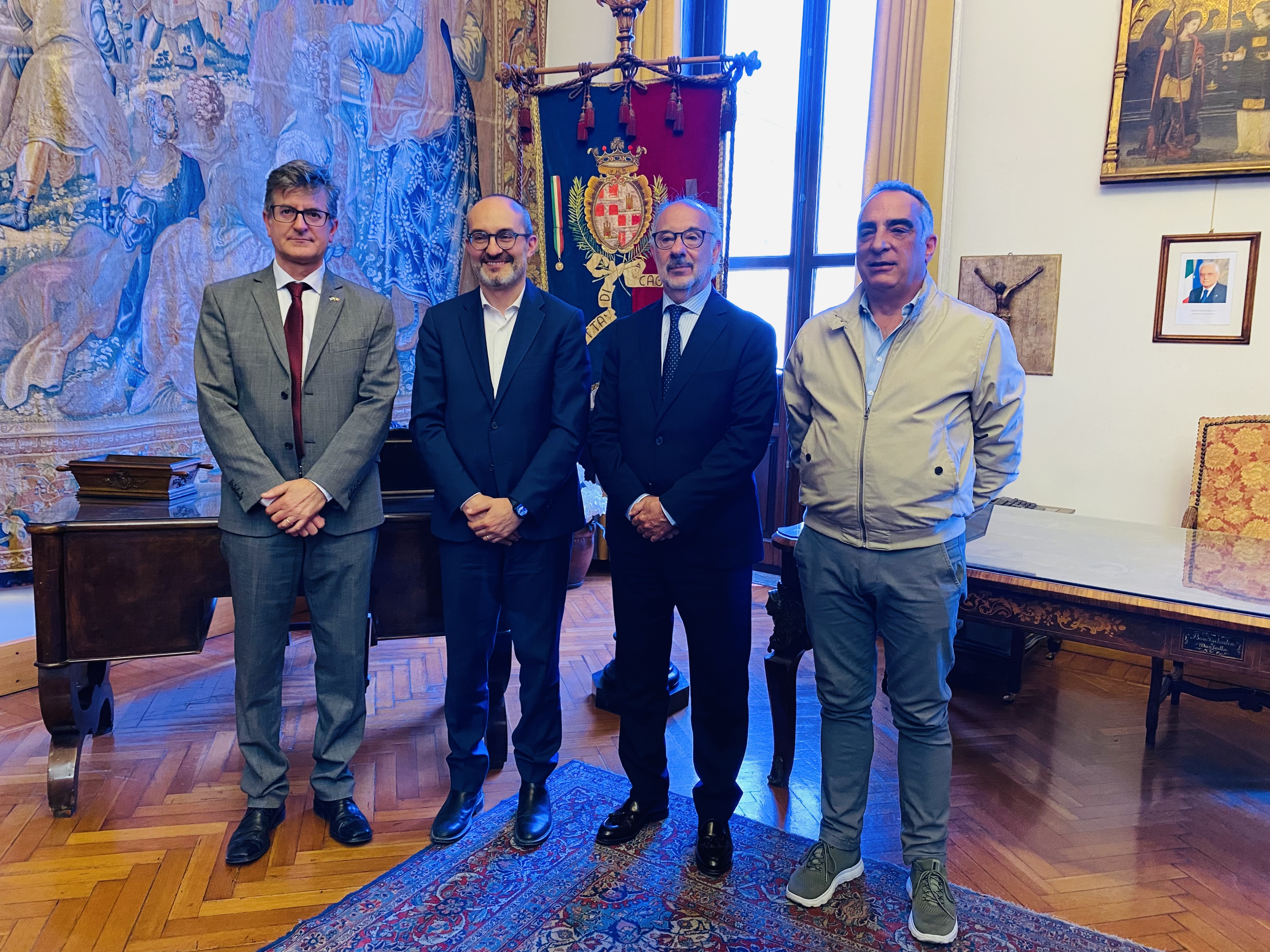 Il sindaco Truzzu con l'ambasciatore dell'Uruguay Varela