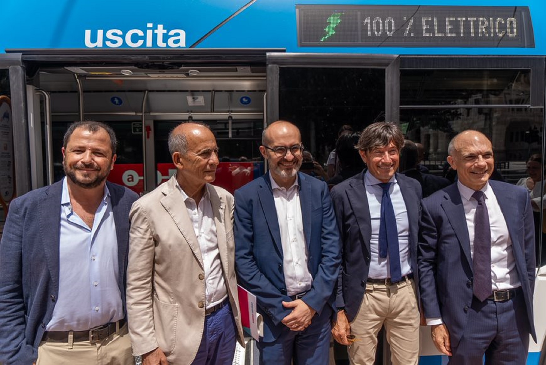 La presentazione dei nuovi bus elettrici