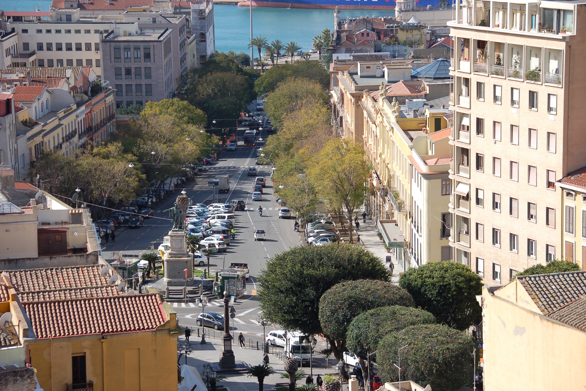 Panoramica del Largo Carlo Felice
