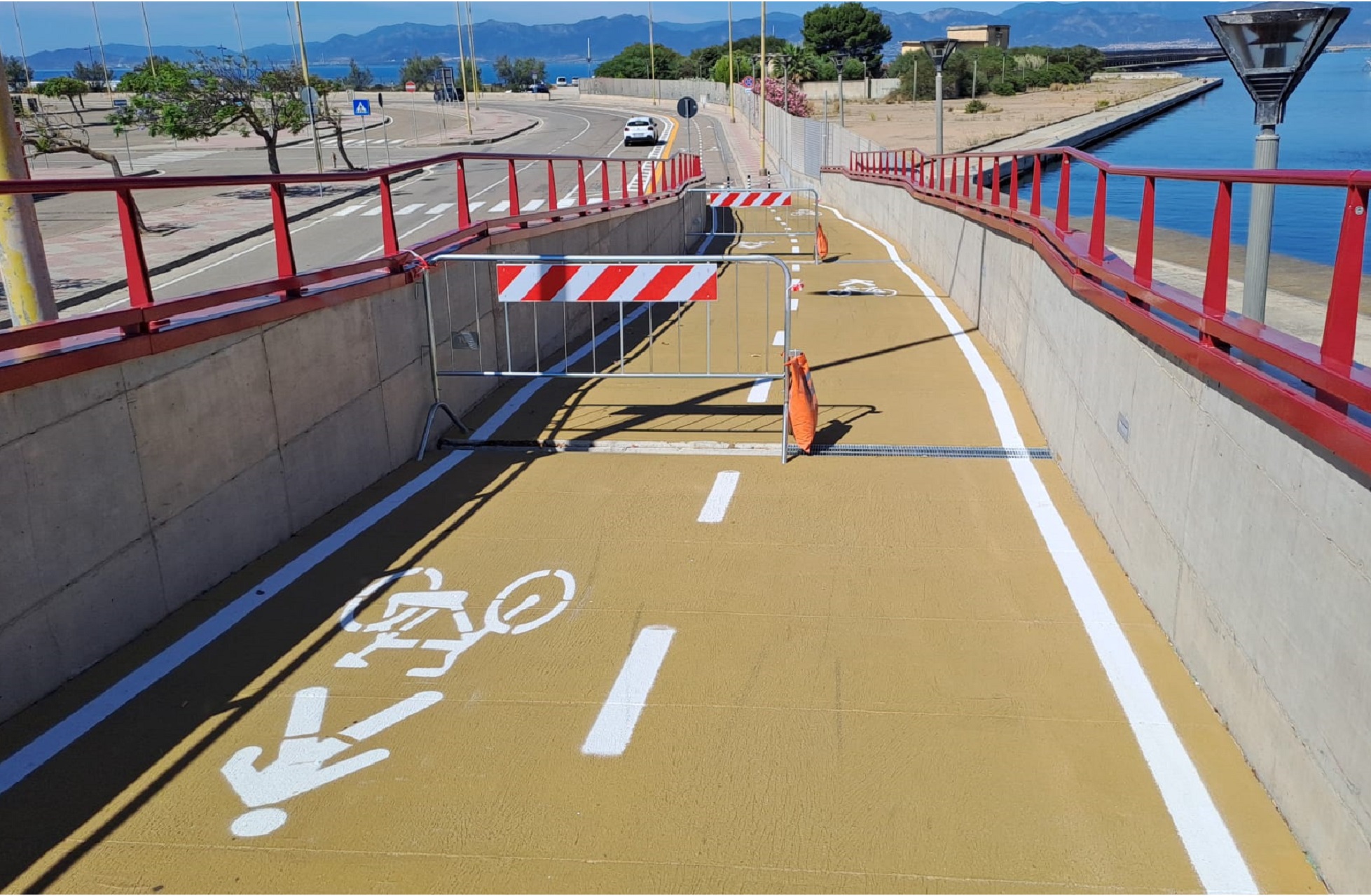 Cagliari - Ponte ciclopedonale di San Bartolomeo.jpg