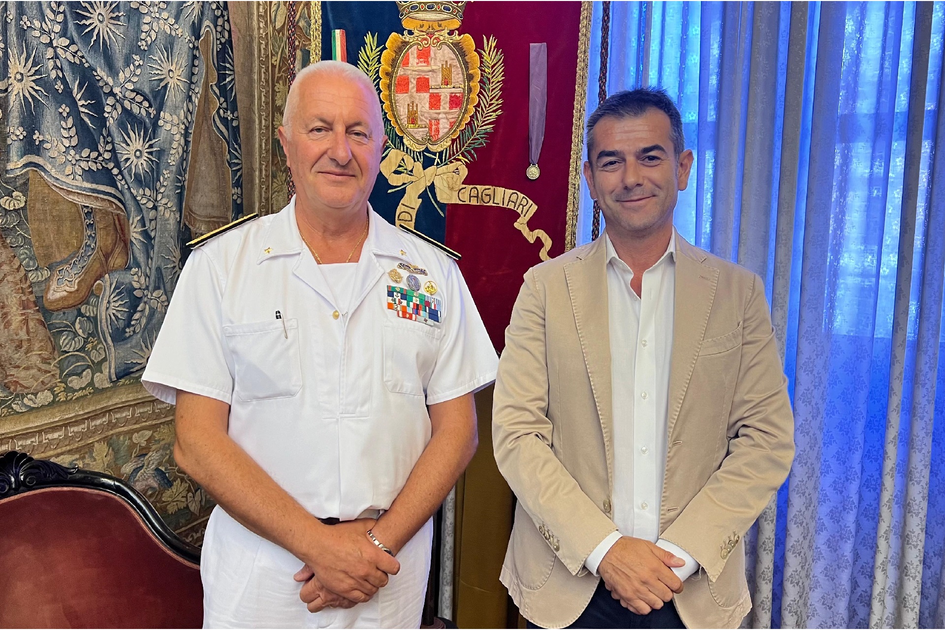 Il sindaco Massimo Zedda con il contrammiraglio Enrico Pacioni