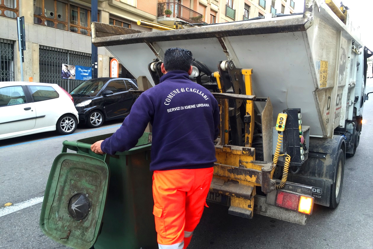 Cagliari - raccolta rifiuti (archivio)