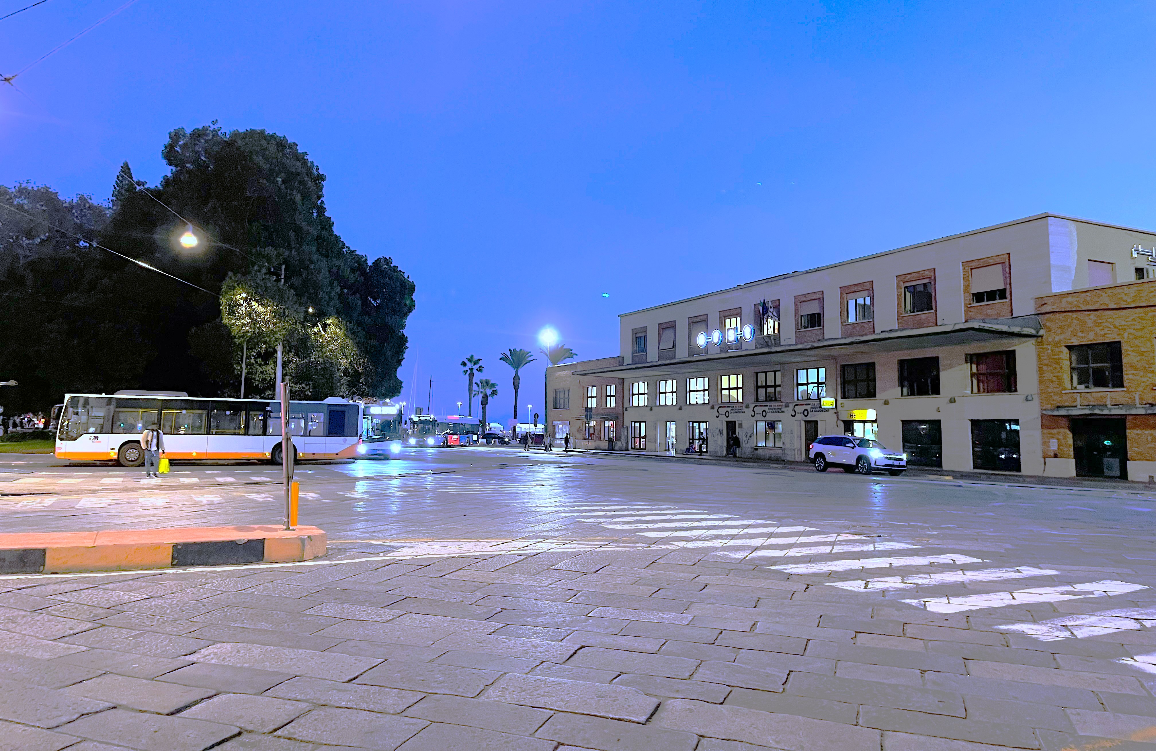 Cagliari - piazza Matteotti