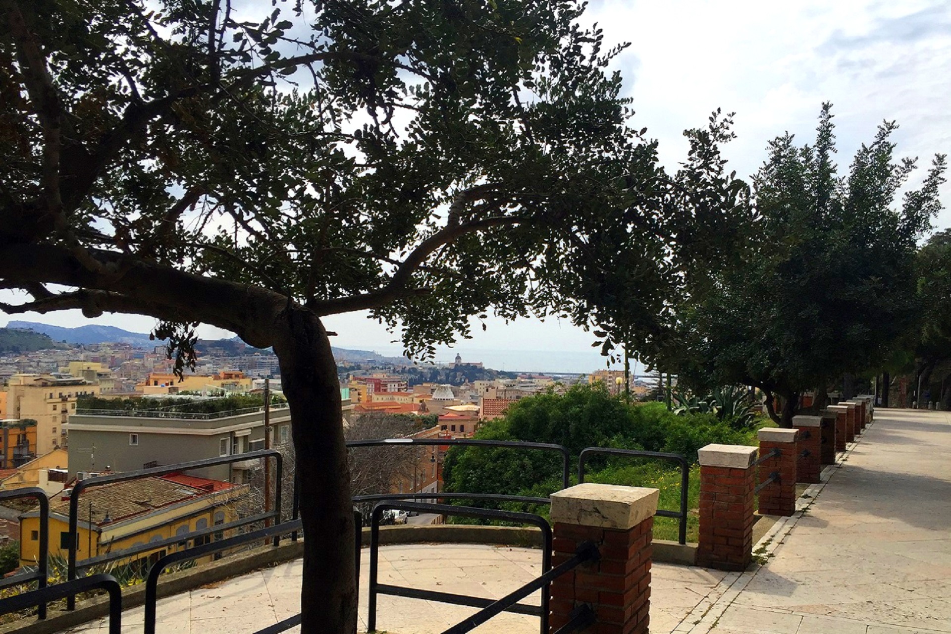 Cagliari - veduta da viale Regina Elena