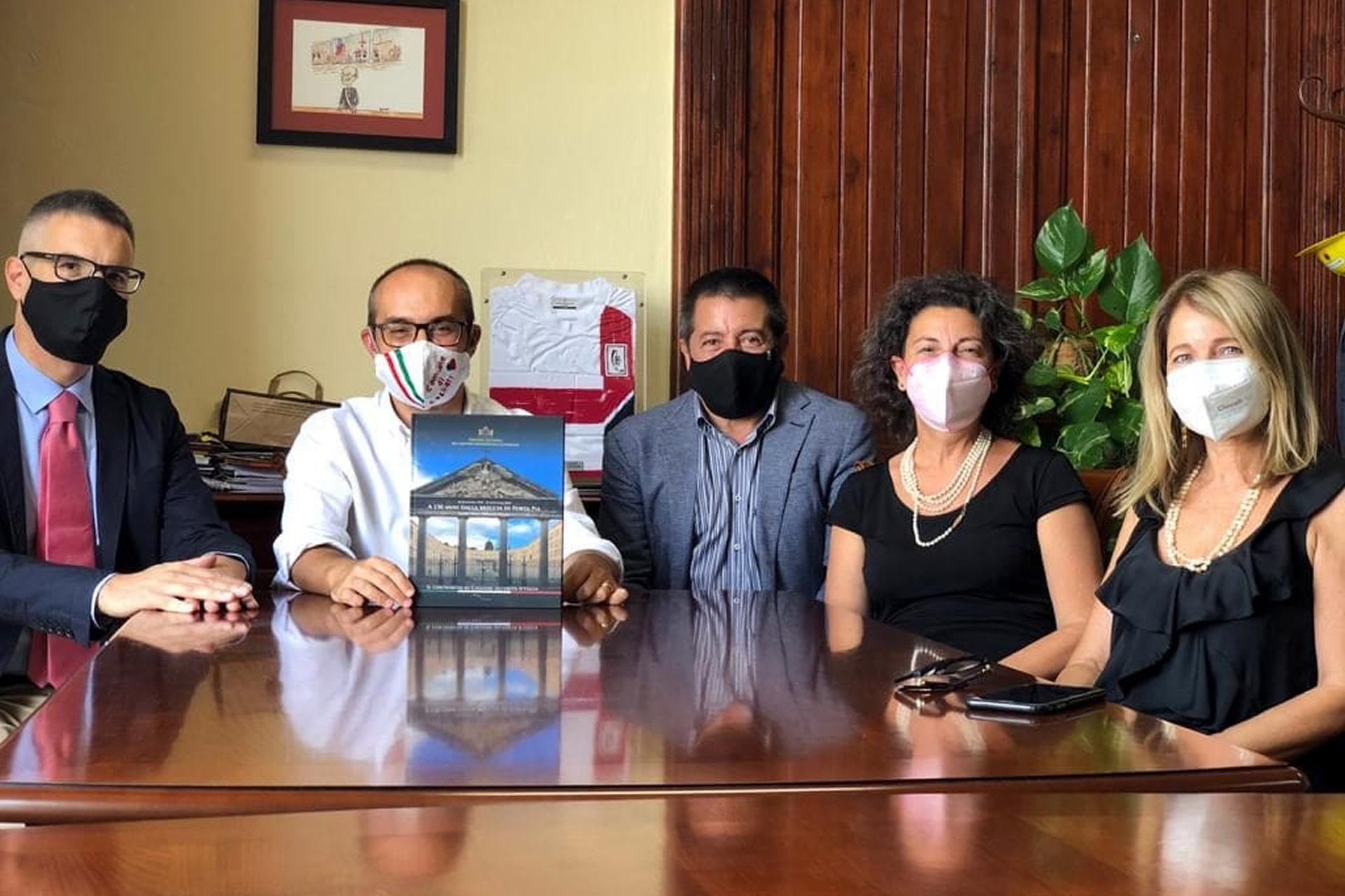 Prima copia del volume "A 150 anni dalla Breccia di Porta Pia – Il contributo di Cagliari all'Unità d'Italia”