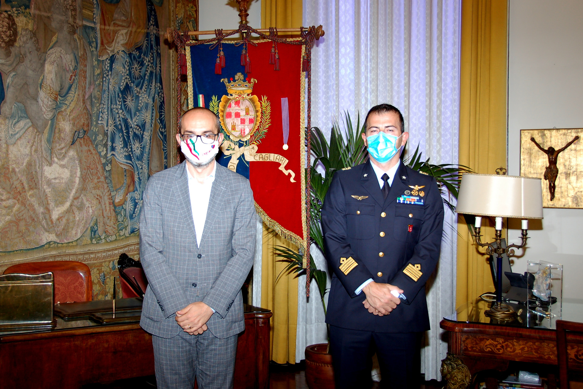 Il sindaco Paolo Truzzu e il colonnello Cosimo De Luca