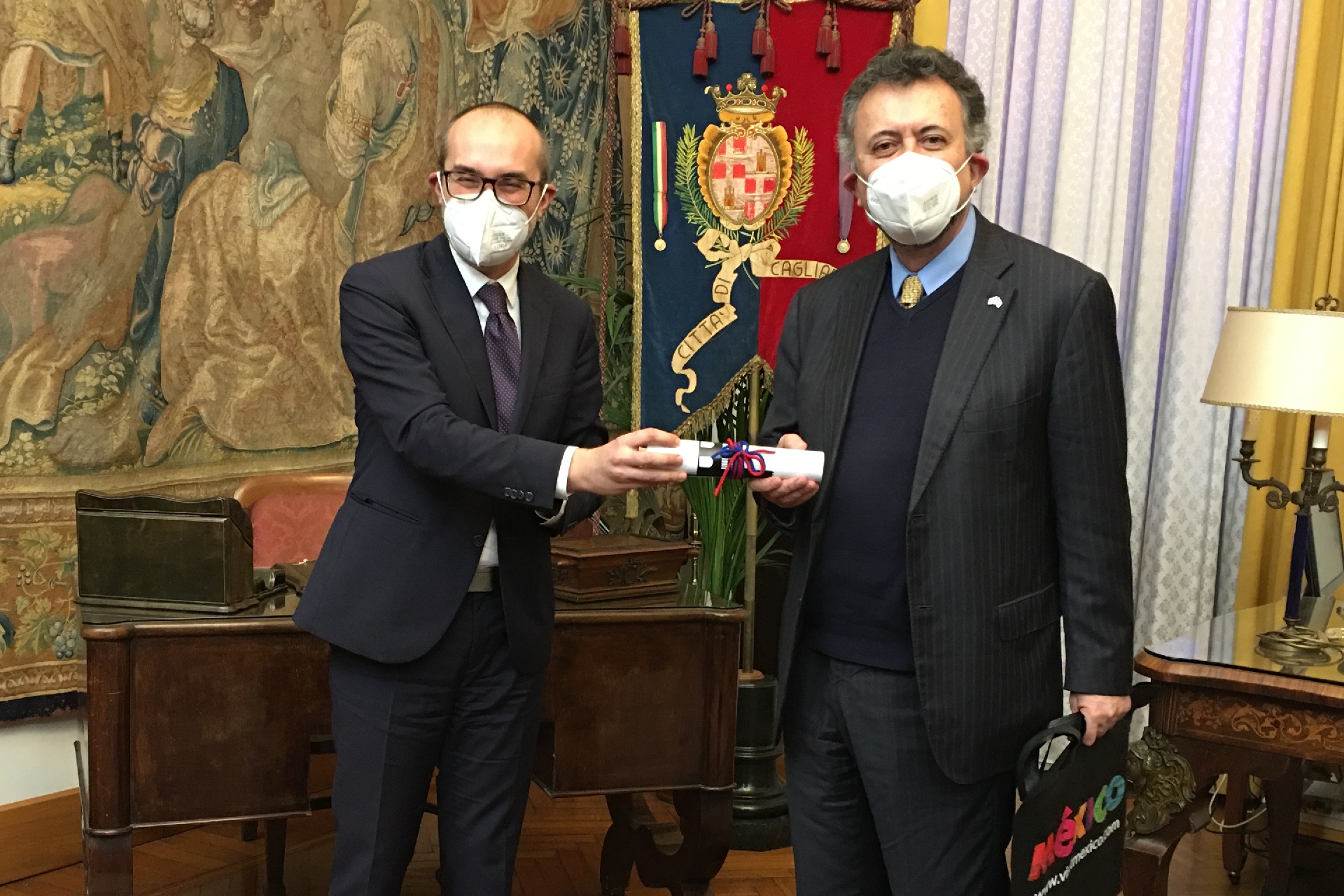 Cagliari - il sindaco Truzzu el'ambasciatore del Messico Garcia De Alba