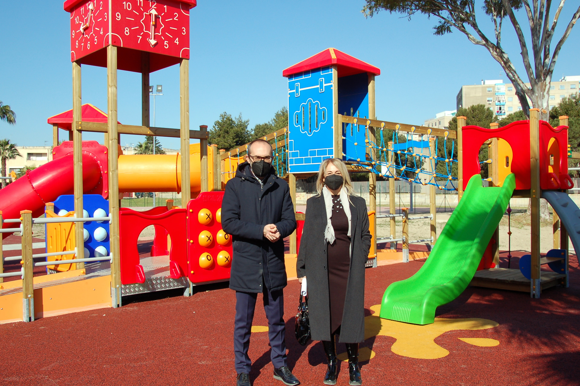 Il sindaco Truzzu e l'assessora Piroddi inaugurano la nuova area giochi al Parco Jovanotti