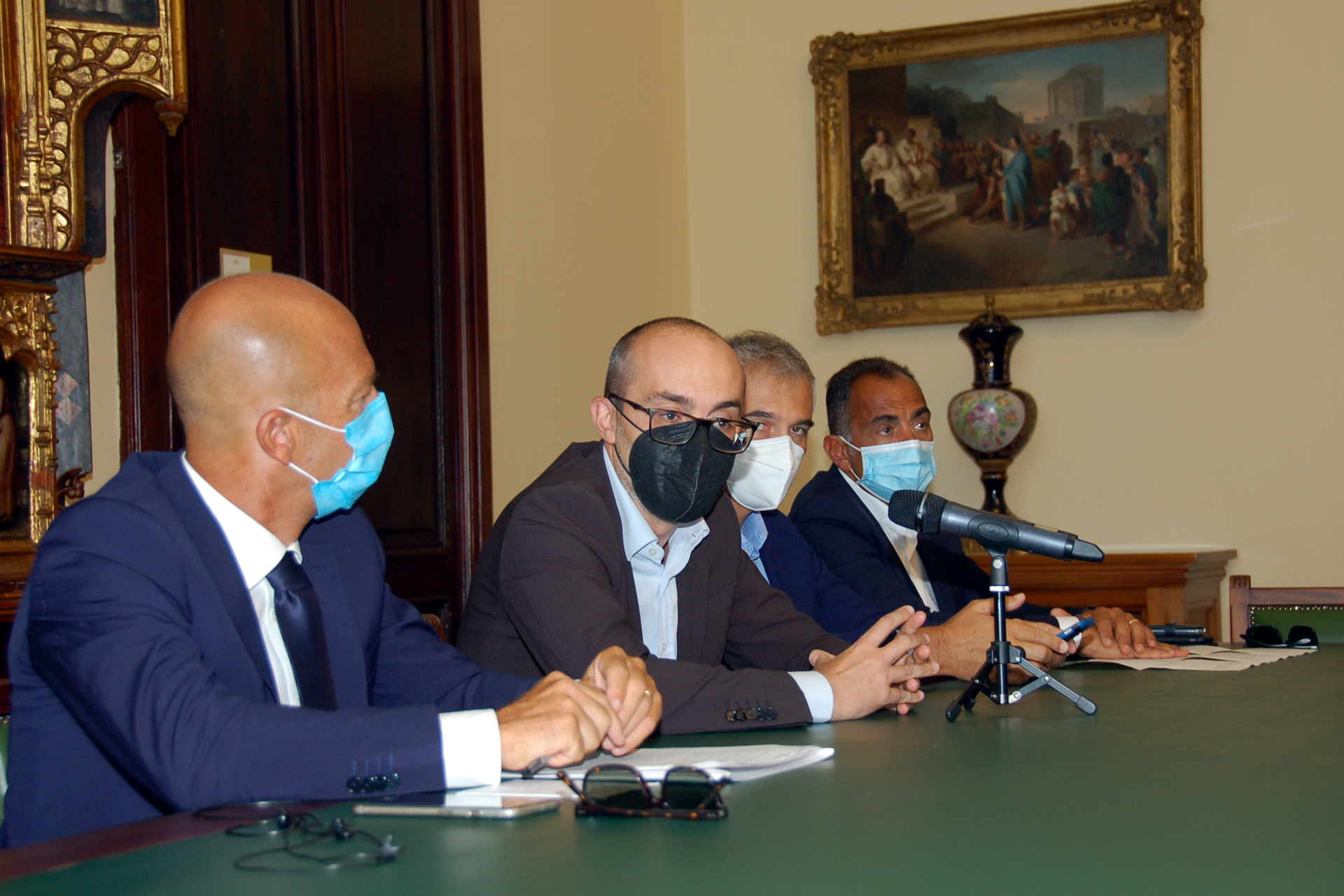 Il sindaco Truzzu e l'assessore Guarracino presentano il nuovo servizio Call Center