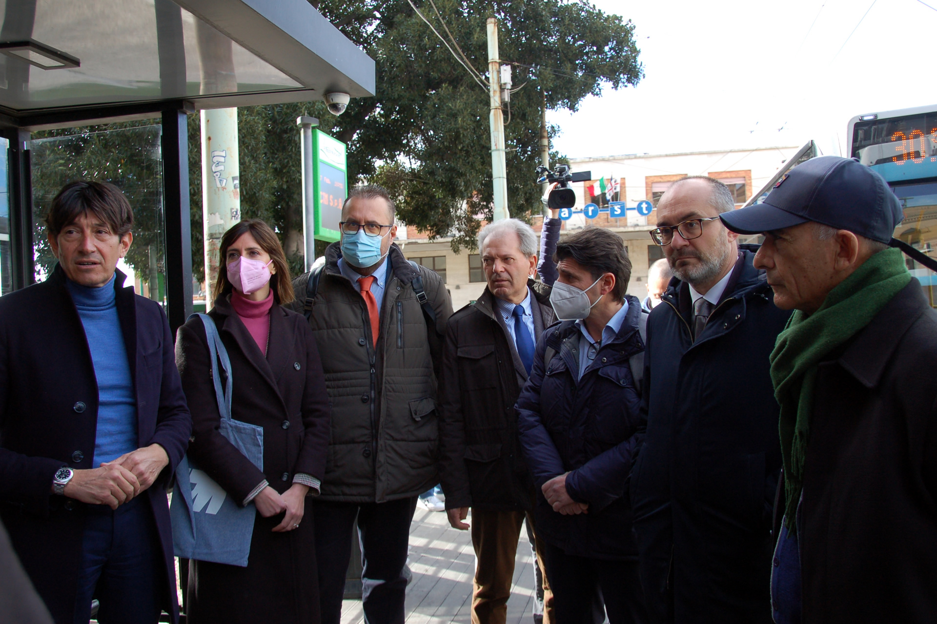 Il sindaco Truzzu e l'assessore Mereu alla presentazione nuovi Bus elettrici Ctm con pantografo