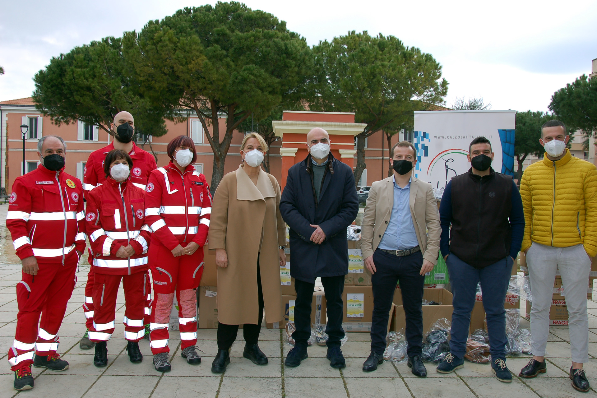 Gli assessori Lantini e Sorgia con Associazione Calzolai Italiani e Croce Rossa di Cagliari