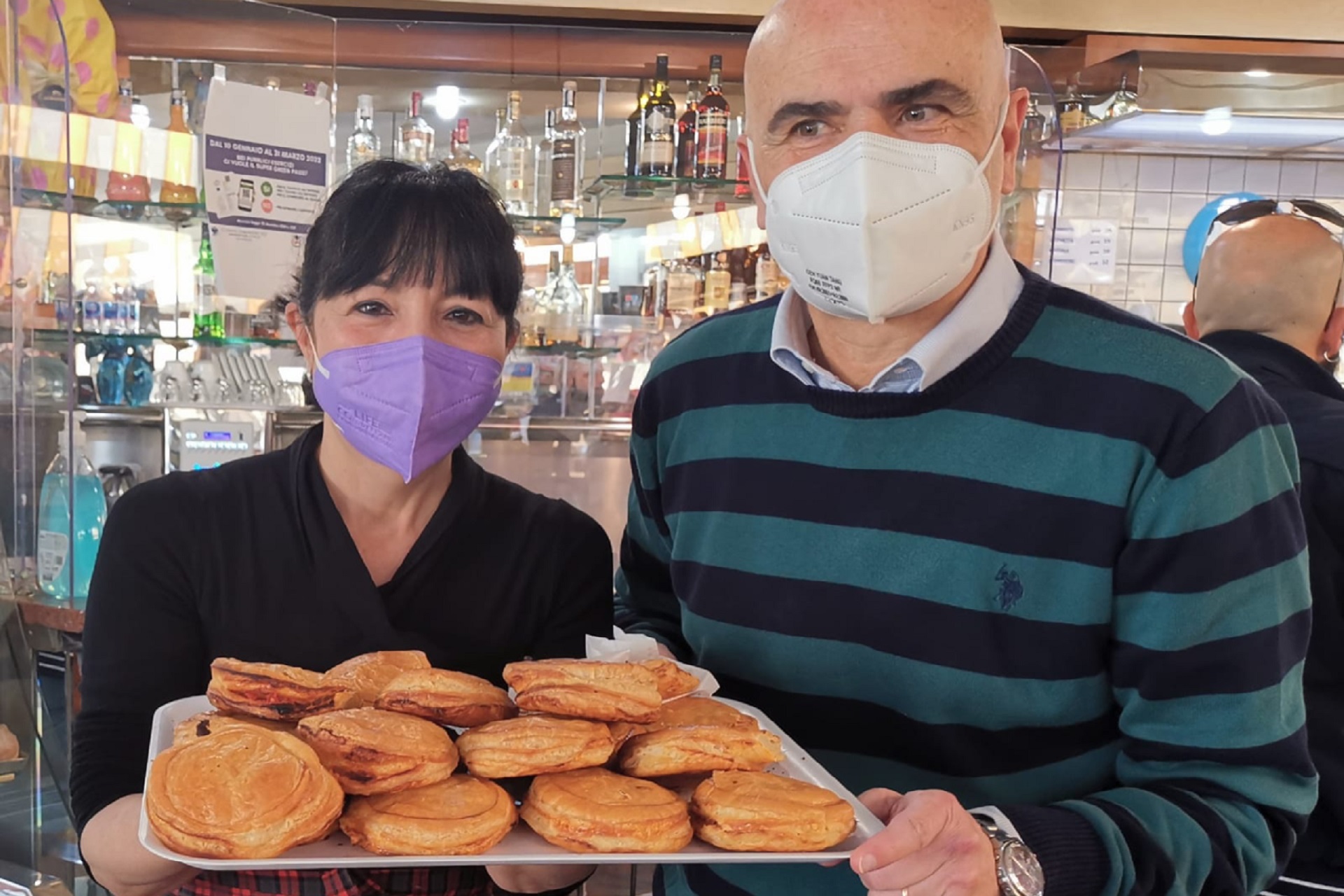 L'assessore Alessandro Sorgia con Annalisa Saddi.jpg