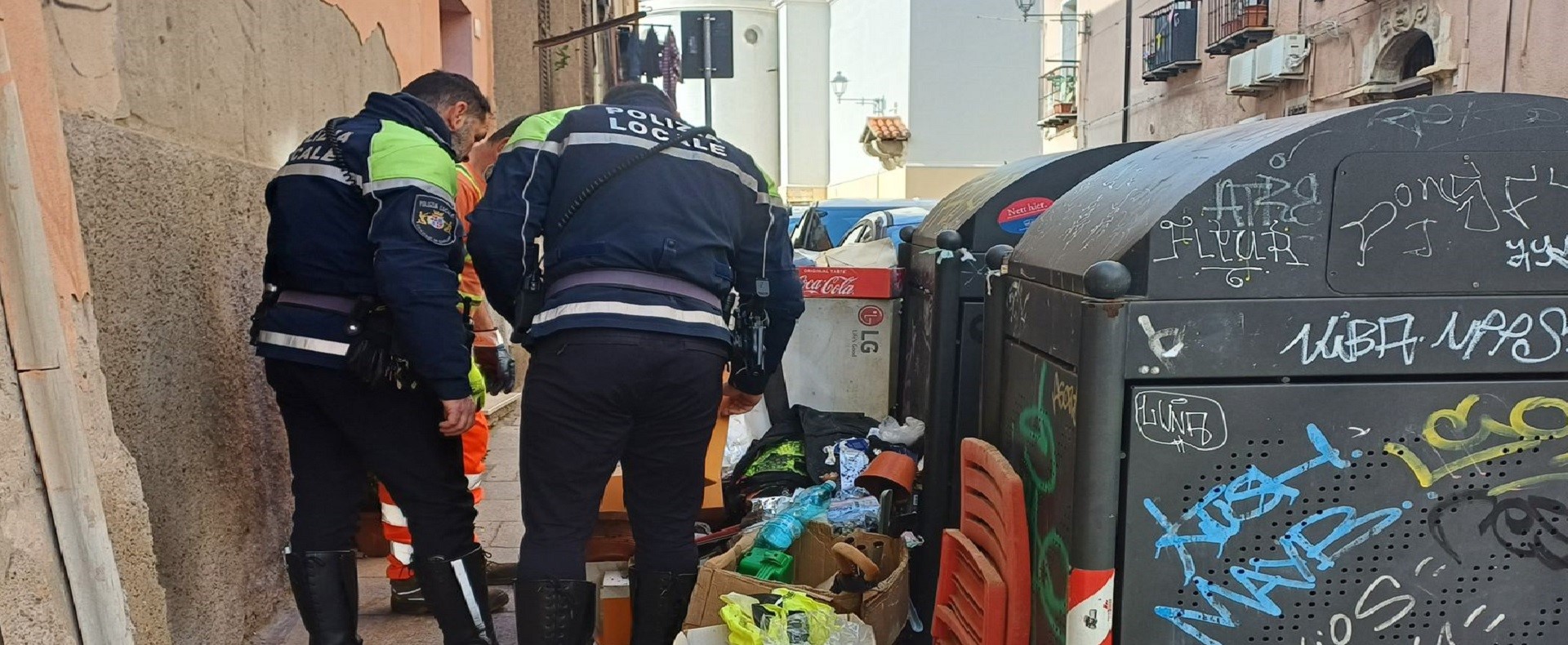 Cagliari-Controlli sui rifiuti abbandonati
