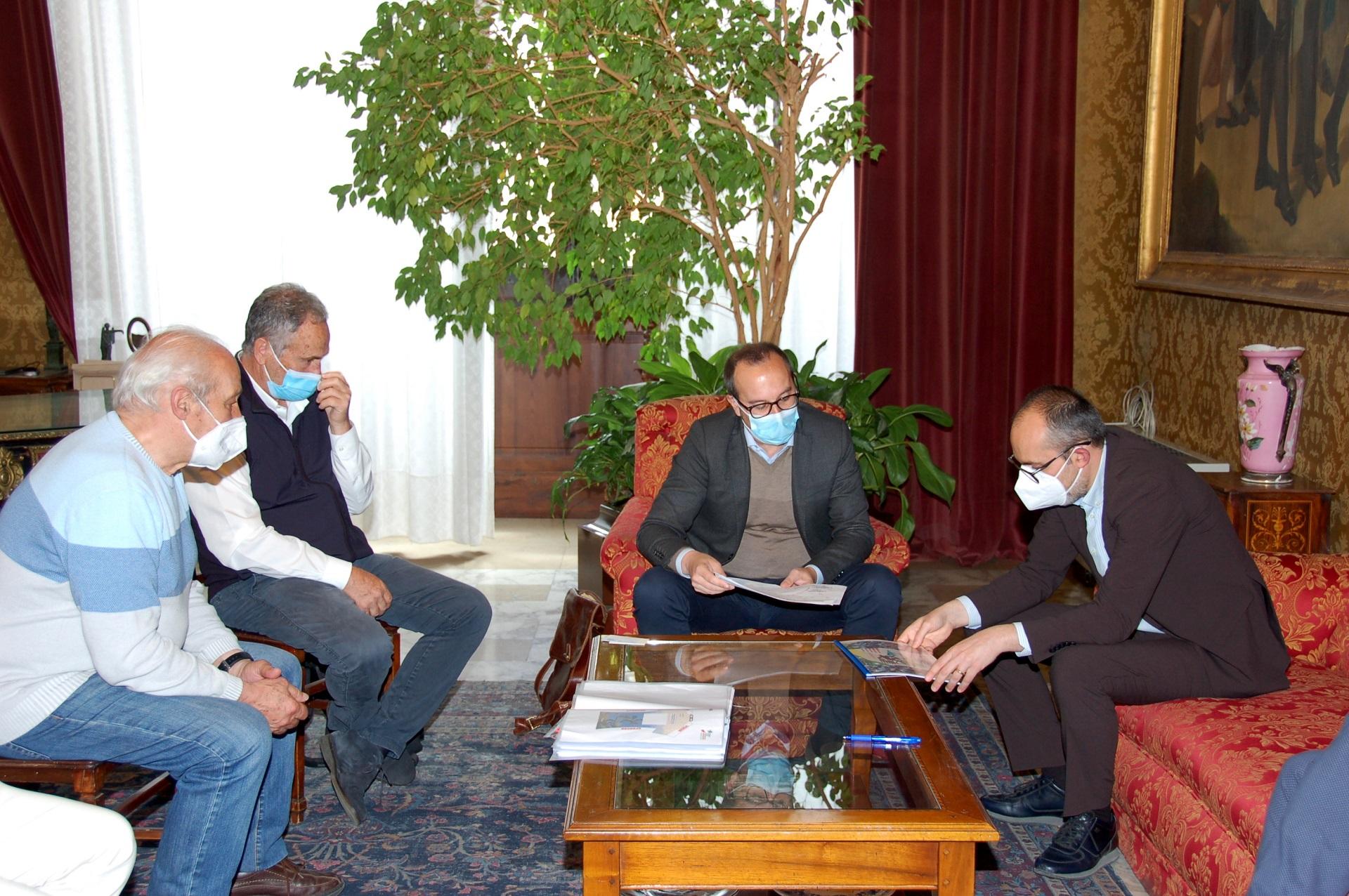 Il Sindaco Paolo Truzzu e il vice Sindaco Giorgio Angius durante l'incontro