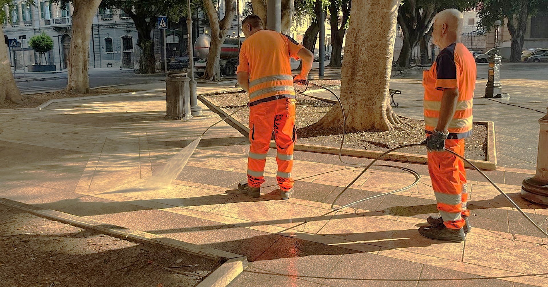 Cagliari-Lavaggio piazze (archivio)