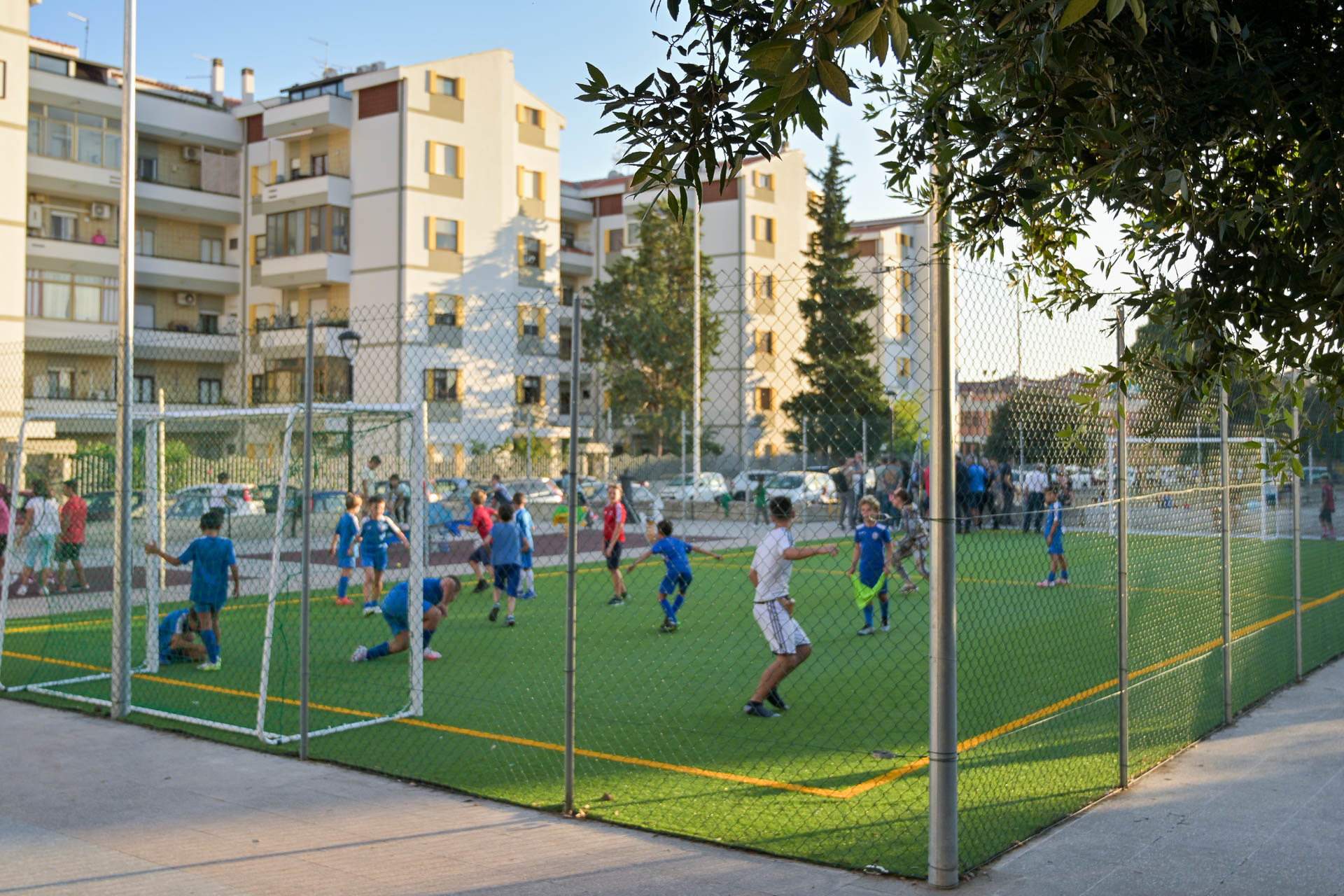 Il campo di calcetto in via Africo