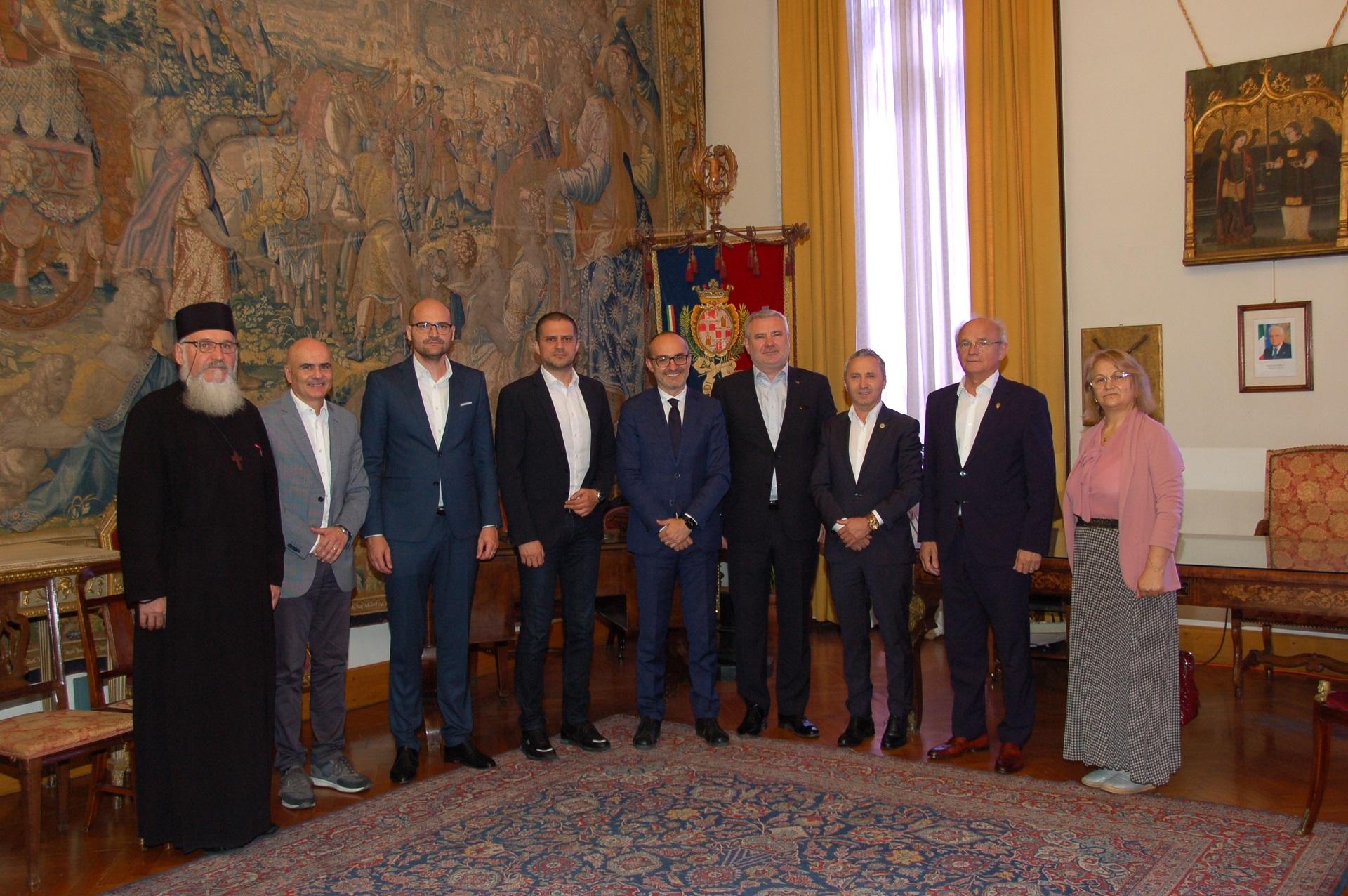 Paolo Truzzu e Alessandro Sorgia con la delegazione romena
