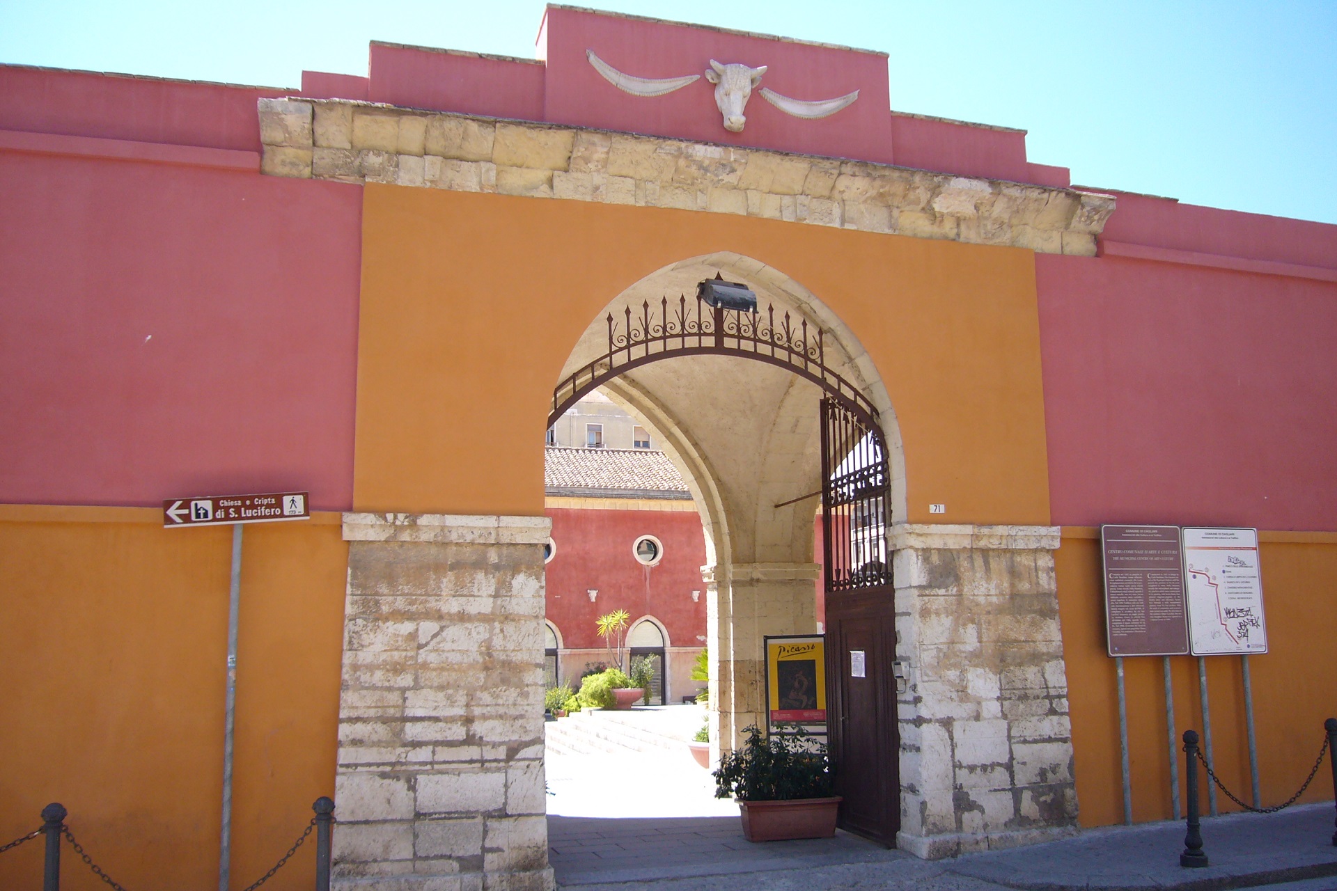 L'ingresso dell'Exmà