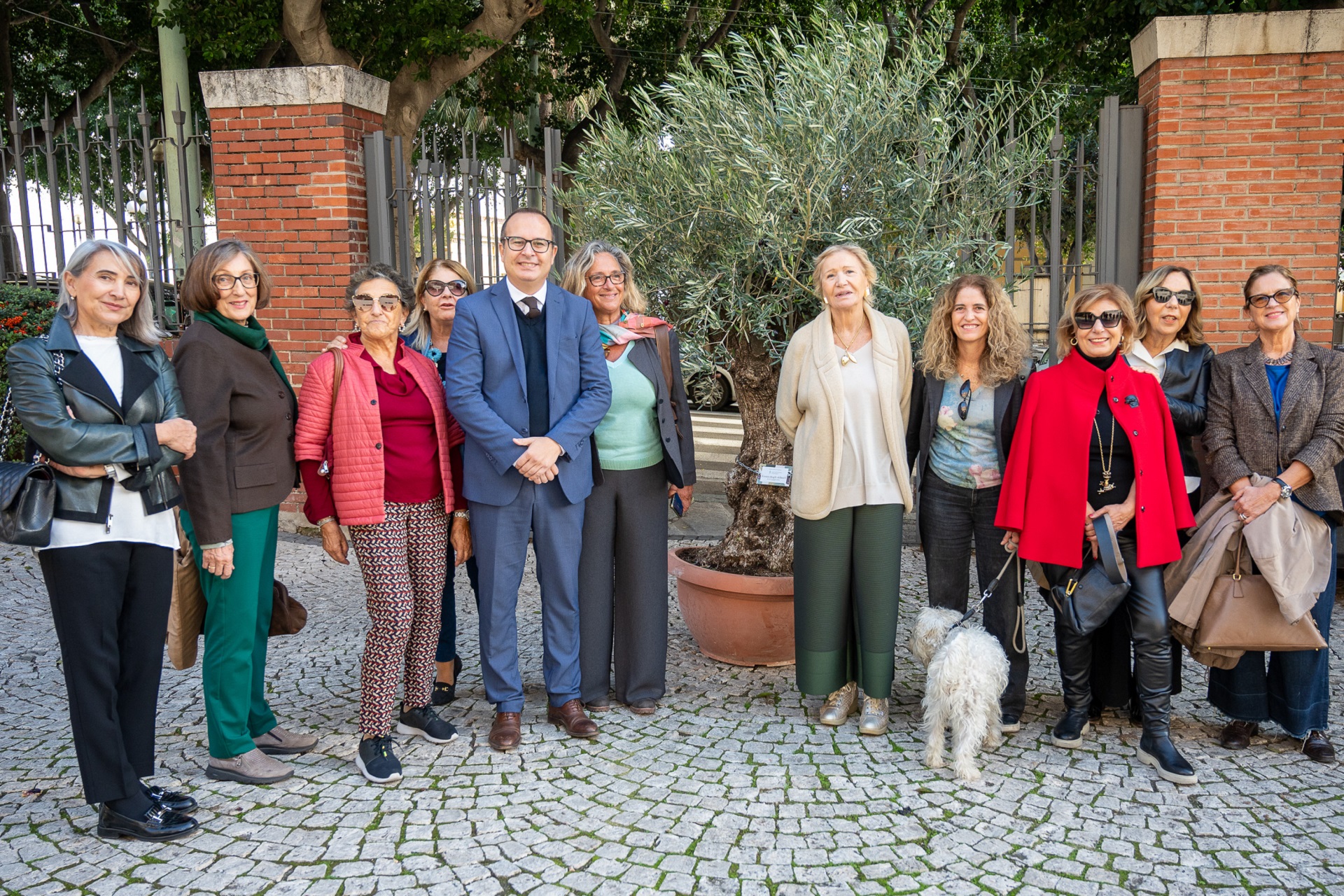 Un momento della cerimonia di donazione
