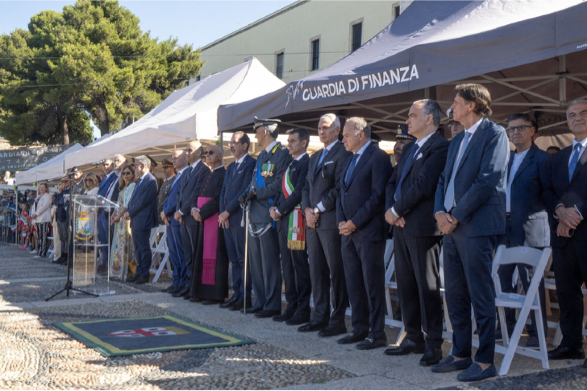 Il Sindaco Massimo Zedda tra le autorità delle celebrazioni per la Guardia di Finanza