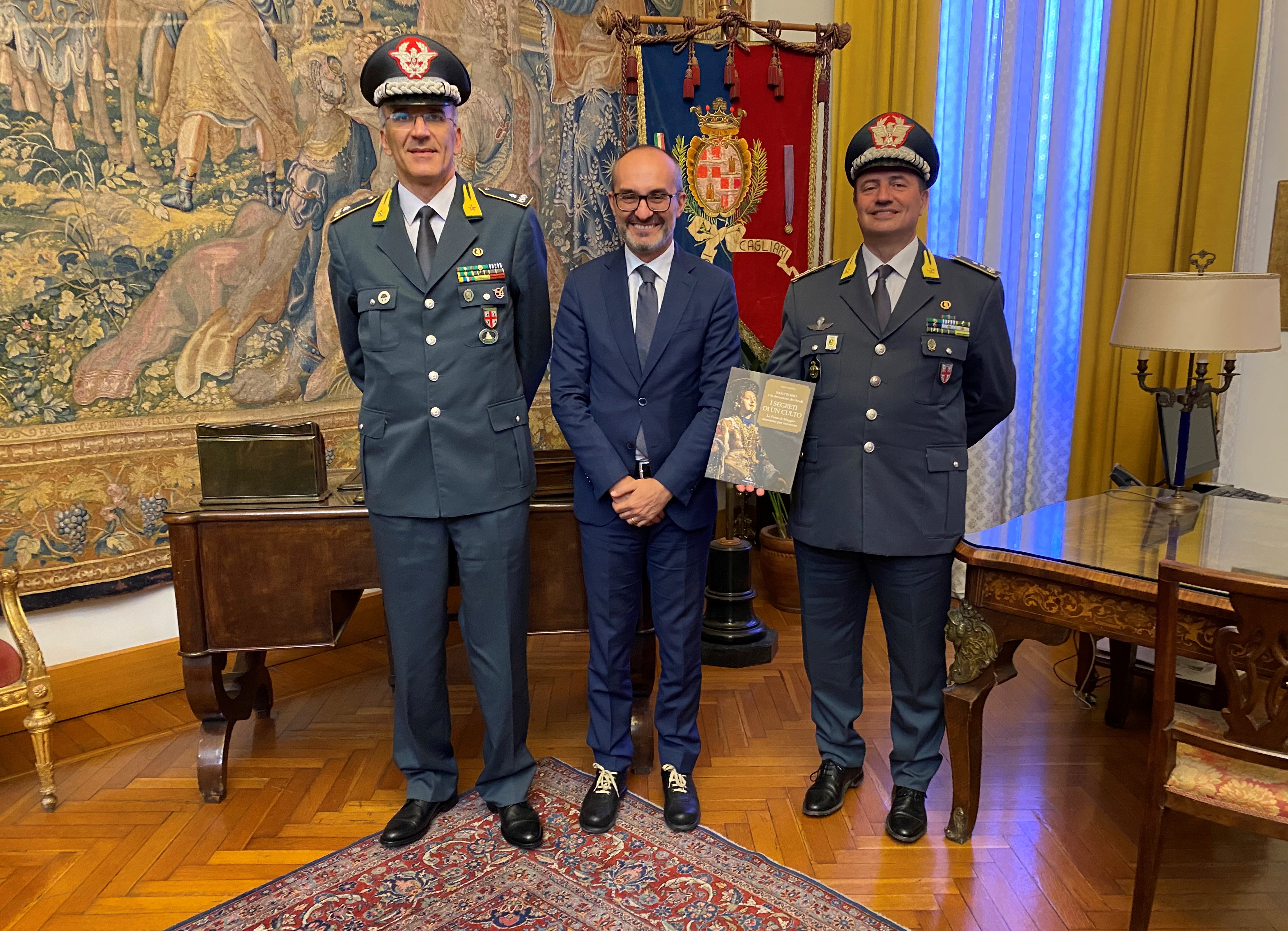 Il Generale Bolognese, il sindaco Truzzu e il Generale Angeloni