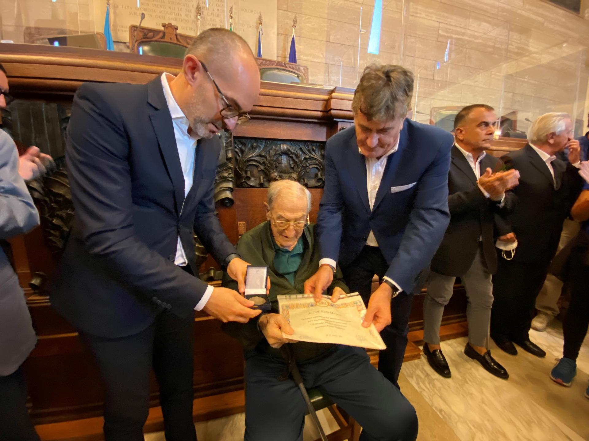 Il professor Molinas con il sindaco Truzzu e il presidente Tocco.jpg