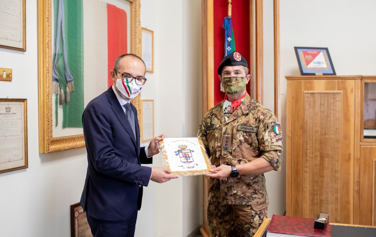 Il sindaco Paolo Truzzu e il Colonnello Marco Granari