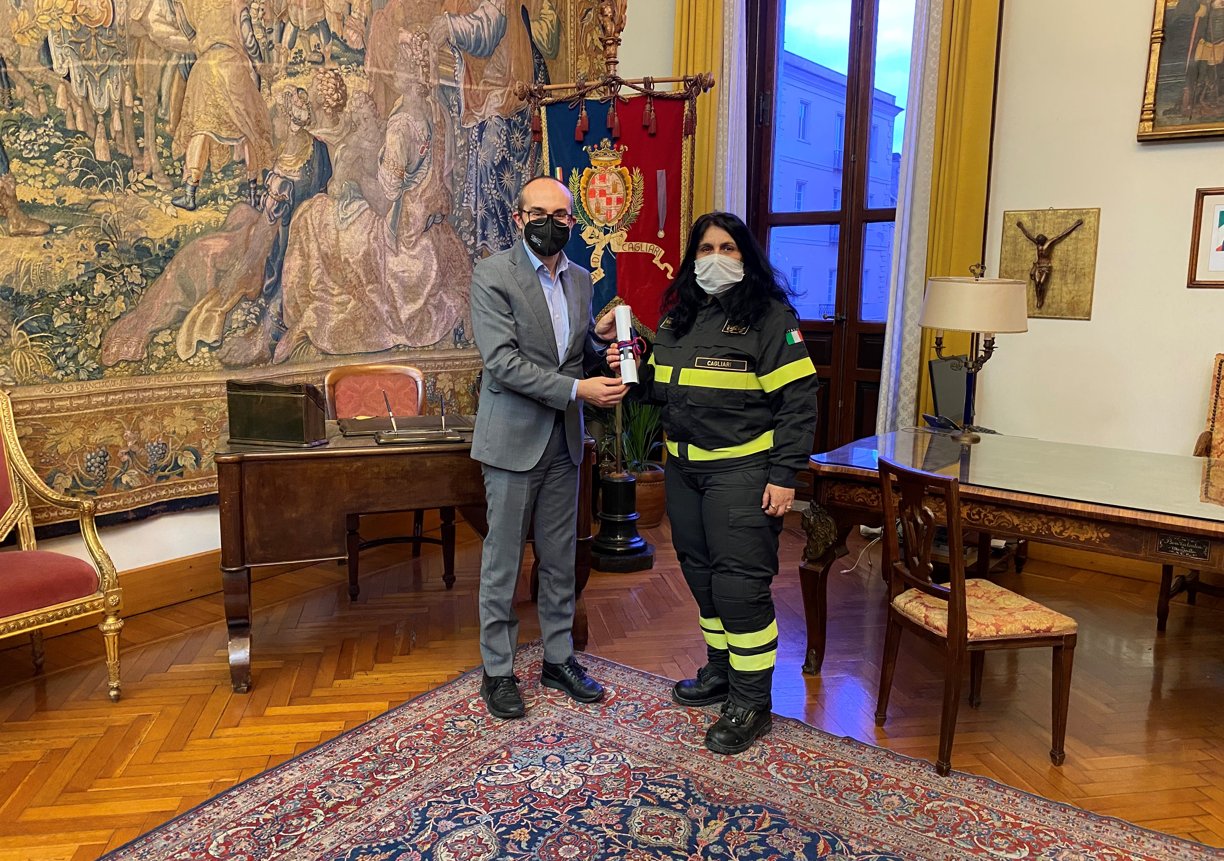 Il Sindaco Paolo Truzzu e la Comandante dei Vigili del Fuoco Maria Pannuti