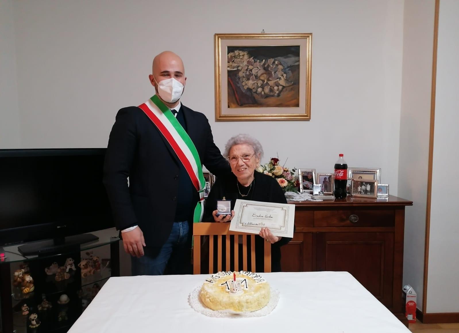 La signora Ernestina Cardone e il consigliere Roberto Mura