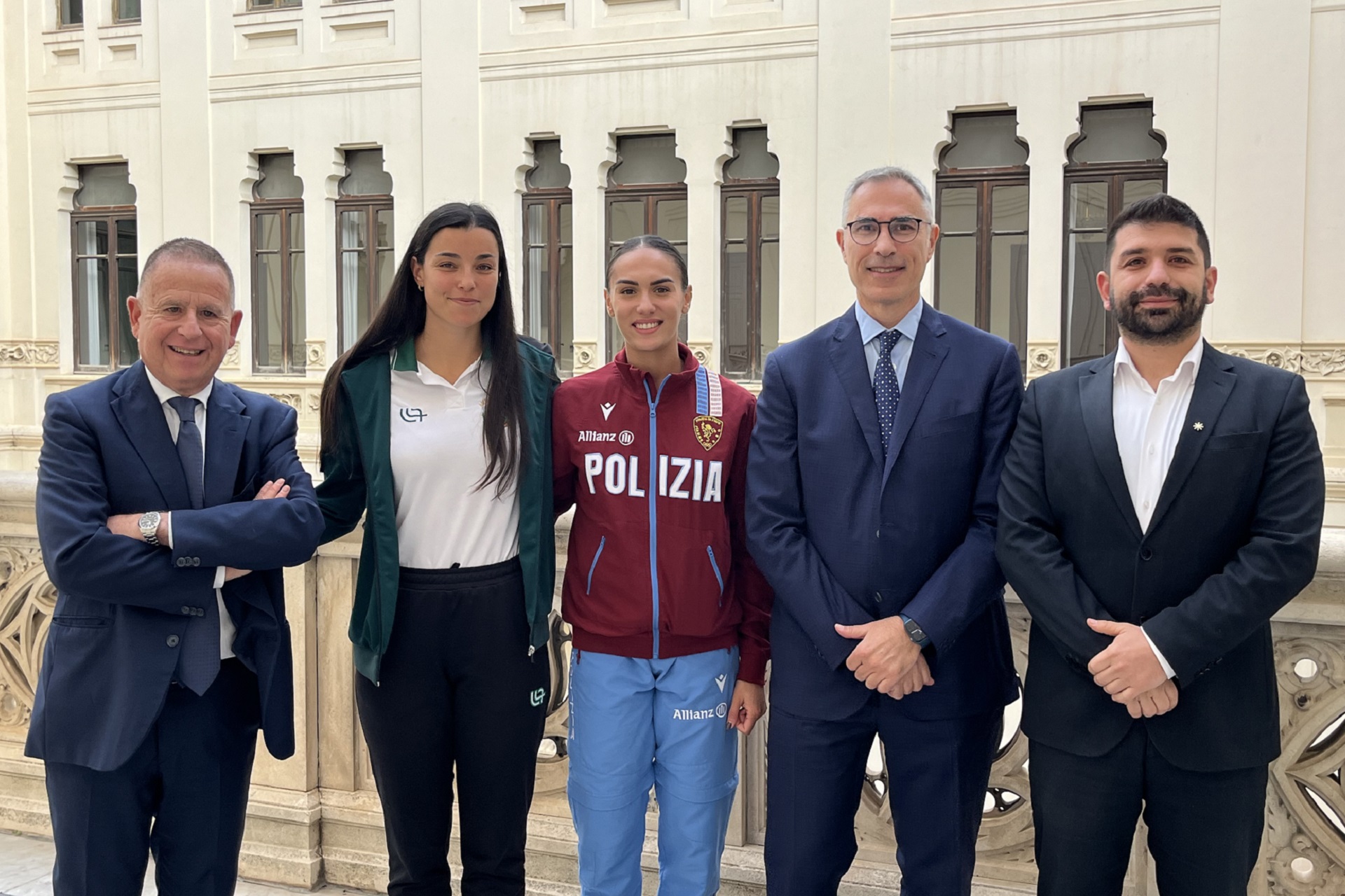 Macciotta Boero e Benucci con le tedofore Giulia Stagno e Dalia Kaddari