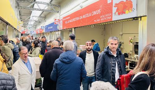Apertura mercato provvisorio in piazza Nazzari