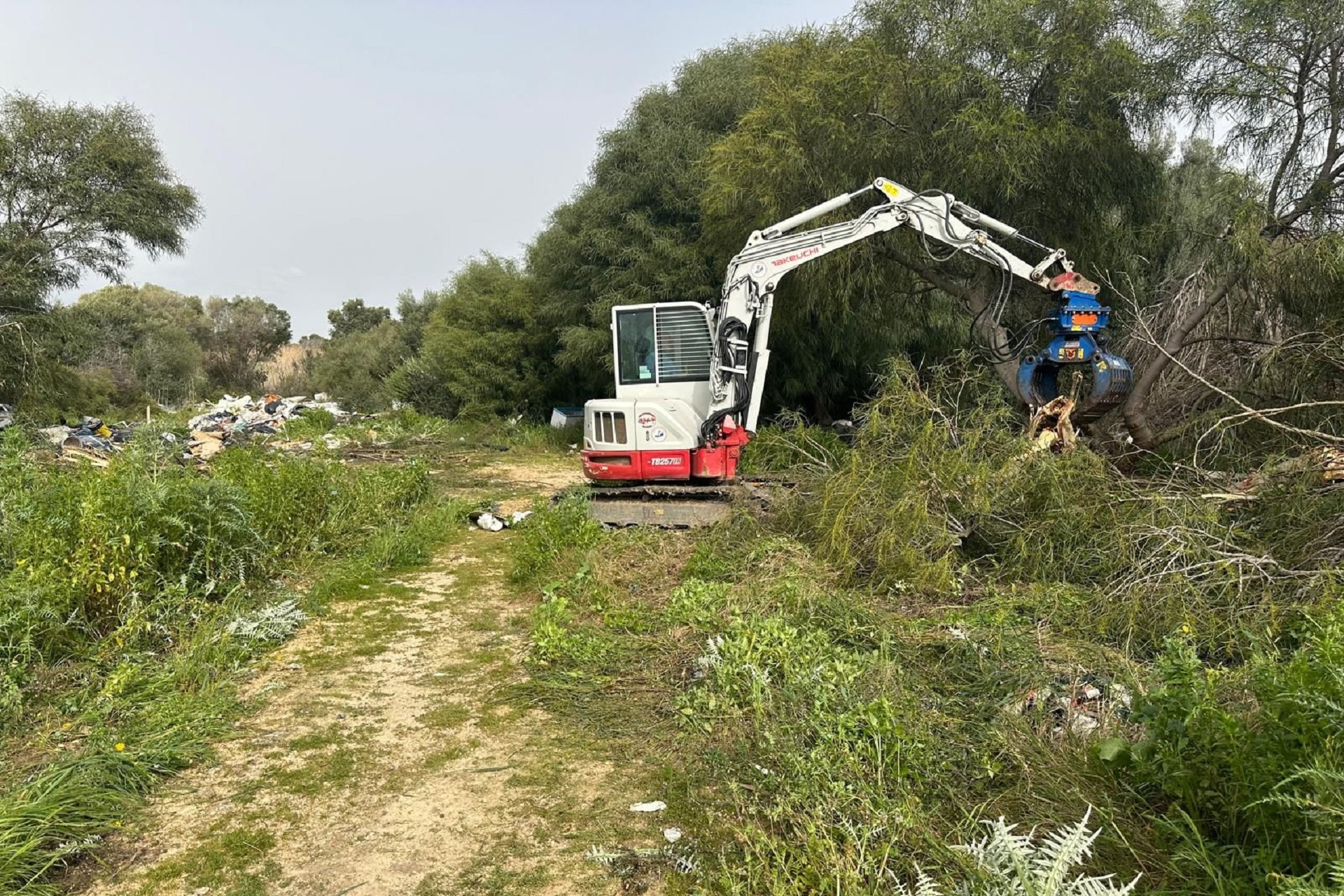 Operazioni di pulizia a Santa Gilla