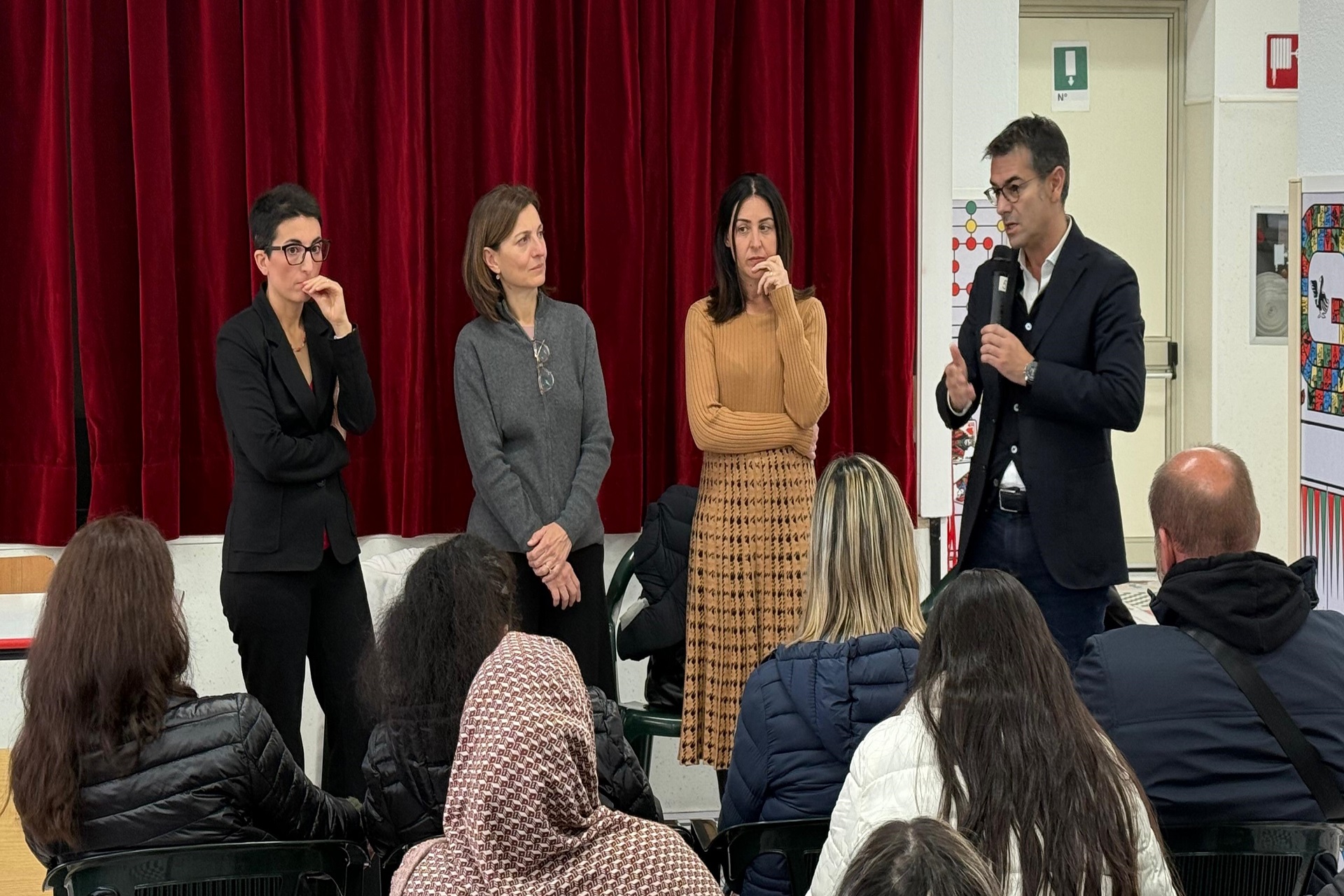 La presentazione alla scuola Medaglia Miracolosa