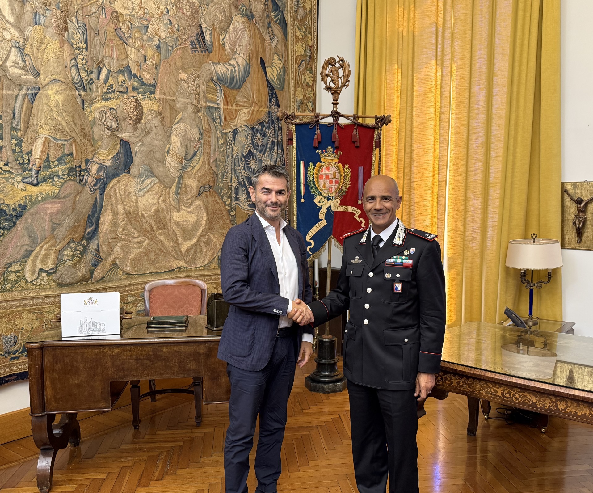 Il sindaco Massimo Zedda e il generale Francesco Rizzo