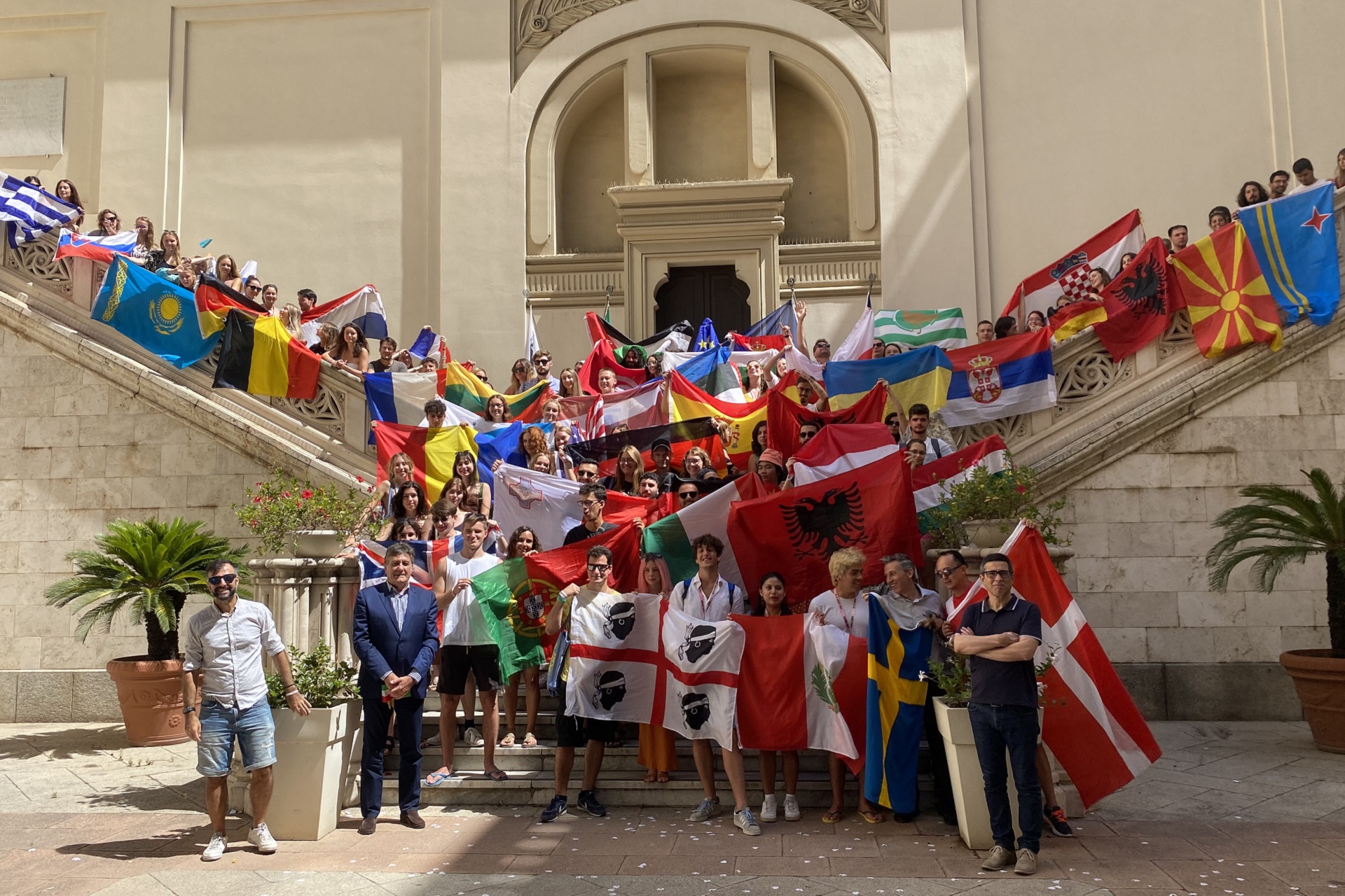 Foto di gruppo per la International Summer Week 2023