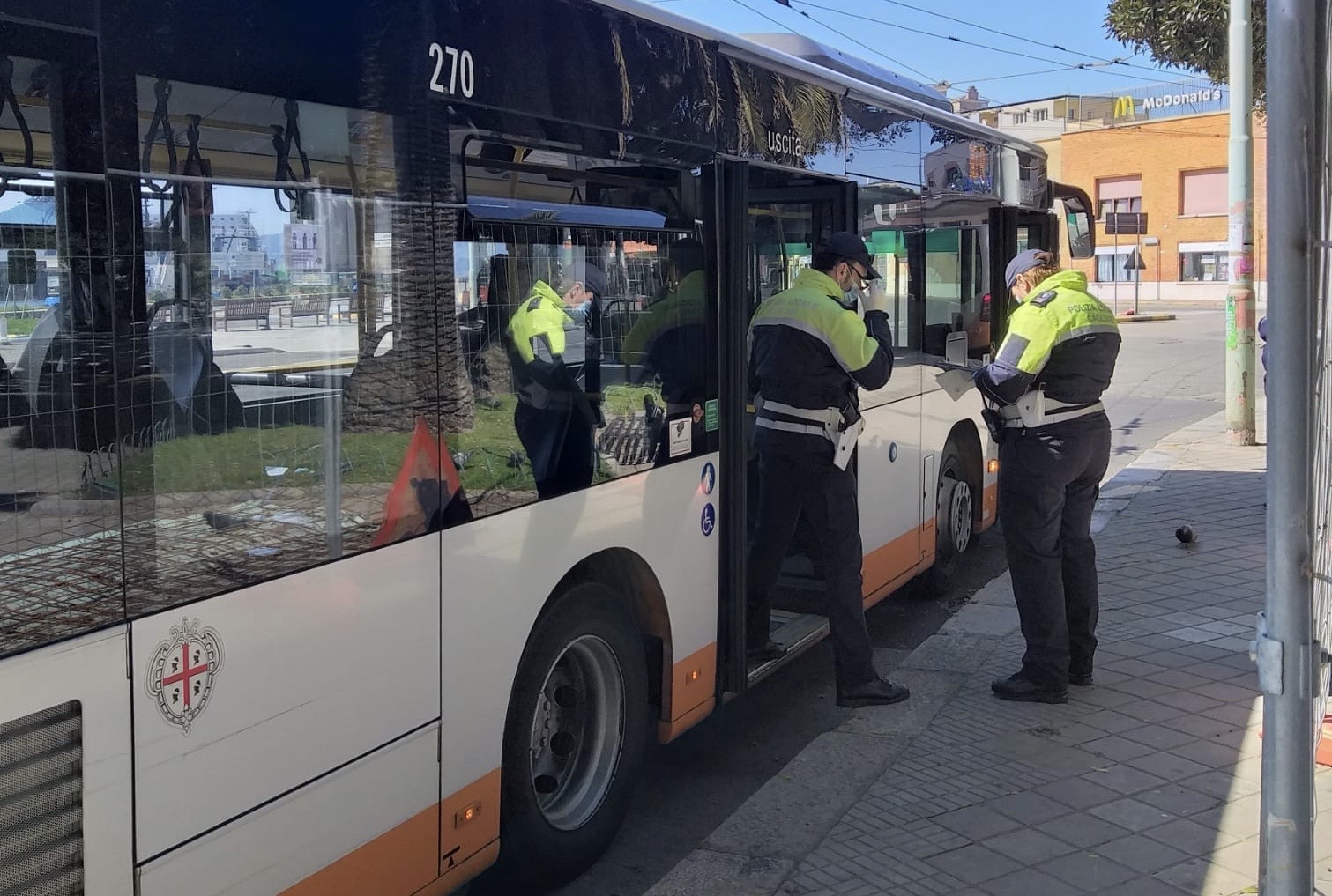 Controlli della Polizia Locale sui bus cittadini