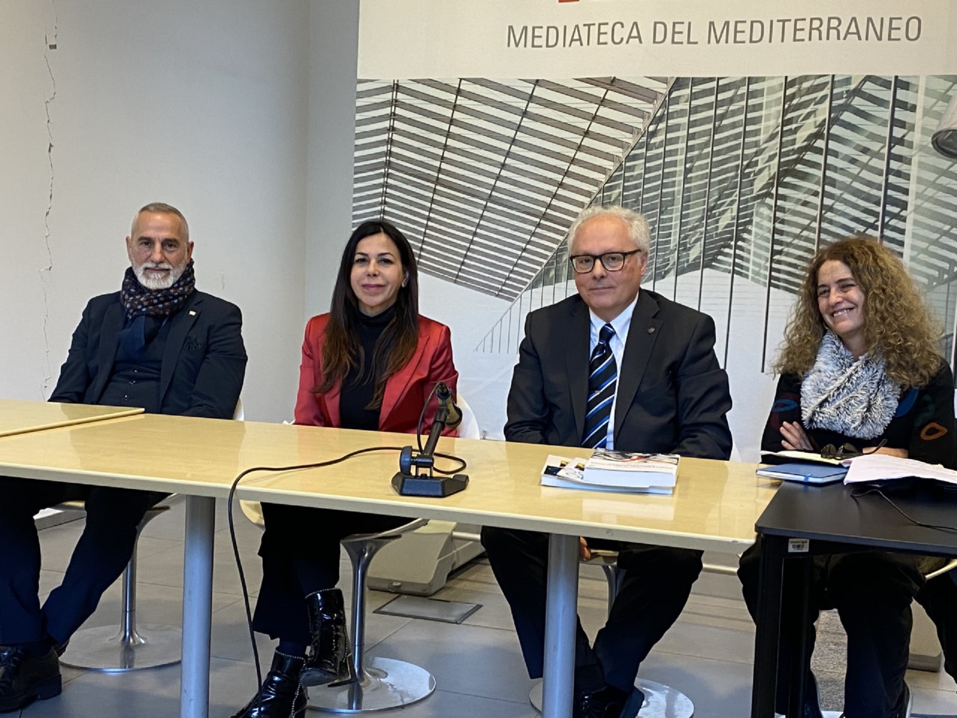 Mostra L'isola in orbace. Sfogliare la storia