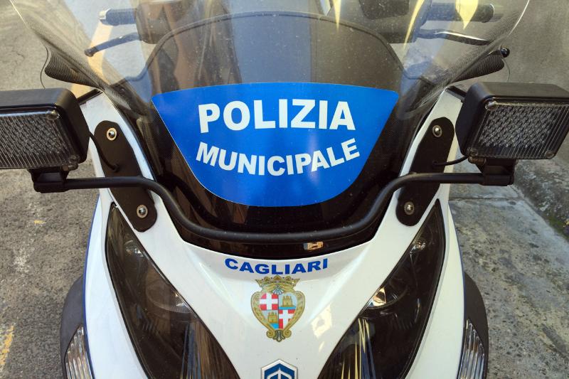 Cagliari - mezzo Polizia Locale (archivio)