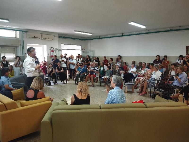 Un momento dell'apertura del Centro polifunzionale intergenerazionale in via Fermi